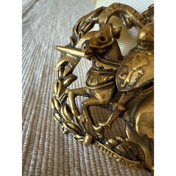 Vintage Brass Knight Plaque Keychain Featuring Sir Launcelot On Horse With Castl - Picture 4 of 12